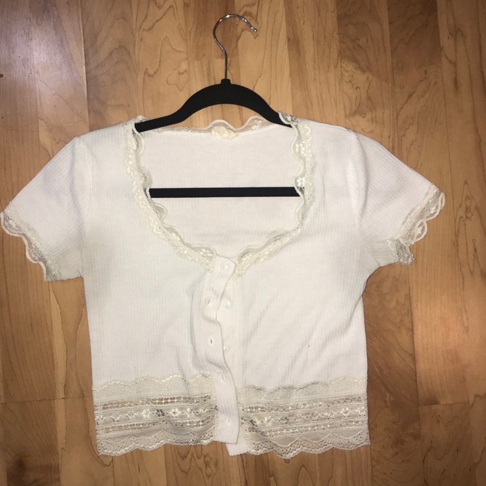 women's cropped lace tee